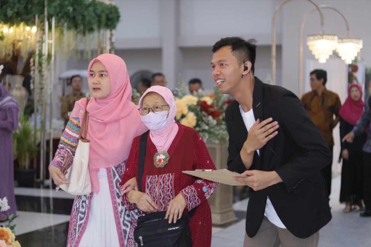 Mengakomodir banyak tamu